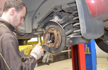 Замена задней ступицы и задних колодок Ниссан Патфайндер