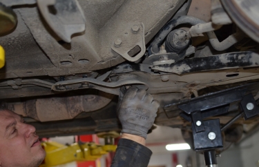 Установка подрамника Ниссан Х-Трейл