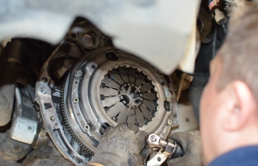 Устанавливаем новую корзину и диск сцепления Ниссан Х-Трейл