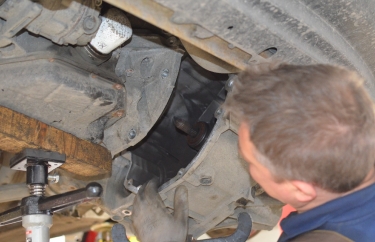 Съём коробки переключения передач Ниссан Х-Трейл