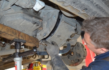 Съём коробки переключения передач Ниссан Х-Трейл