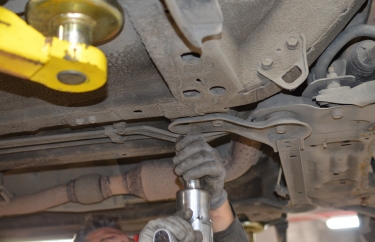 Съём подрамника Ниссан Х-Трейл