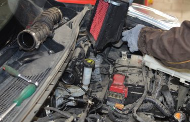 Замена воздушного фильтра Ниссан Жук