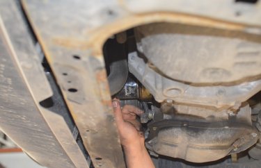 Замена масляного фильтра Ниссан Жук