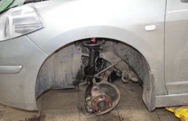 Замена амортизатора и опорного подшипника Ниссан Тиида