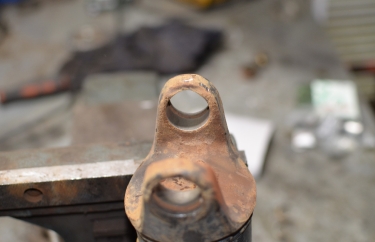 Зачистка посадочных мест подшипников крестовины от корозии