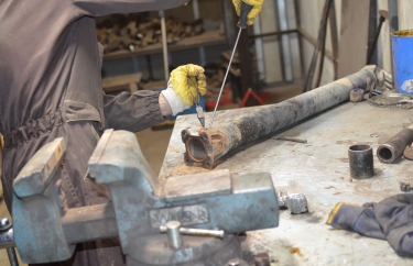 Удаление стопорных колец вилки карданного вала