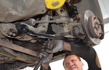 Замена амортизаторов и рычагов Ниссан Альмера