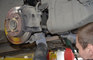 Замена переднего рычага Ниссан Альмера