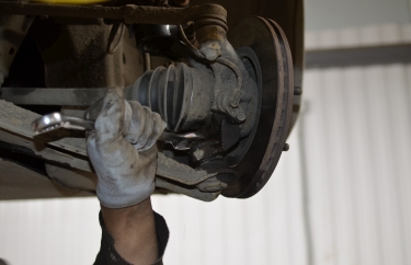 Замена амортизатора Ниссан Альмера