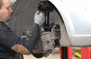 Замена амортизатора Ниссан Альмера