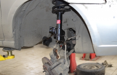 Замена амортизатора Ниссан Альмера