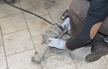 Замена амортизаторов Ниссан Альмера