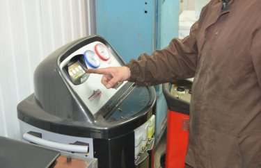 Ниссан Жук заправка кондиционера