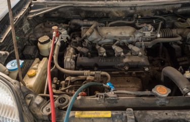 Заправка кондиционера Ниссан Х-Трейл (фото и видео)