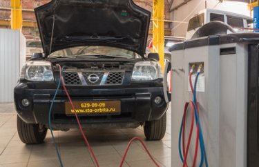 Заправка кондиционера Ниссан Х-Трейл (фото и видео)