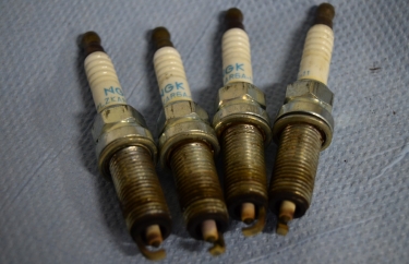 Старые свечи в плохом состоянии.