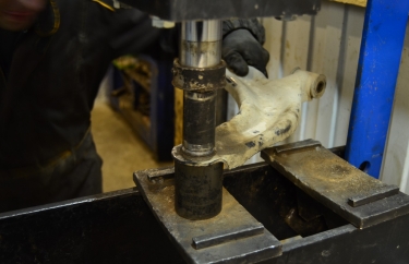 Удаление изношенной шаровой.