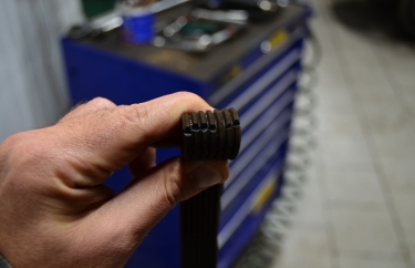 Приводной ремень в плачевном состоянии.