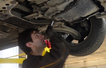 Проверка двигателя на течи и сайлентблоков подрамника.