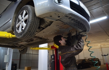 Снимаем защиту картера.